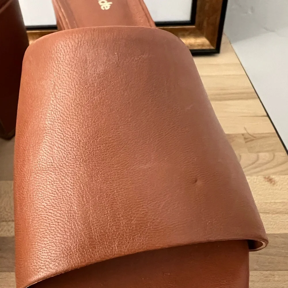 Larroude Cognac Platform Shoes with Chunky Design - Picture 3 of 8